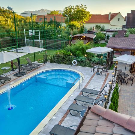 Conacul Ambient Cristian (Brasov) Exterior foto