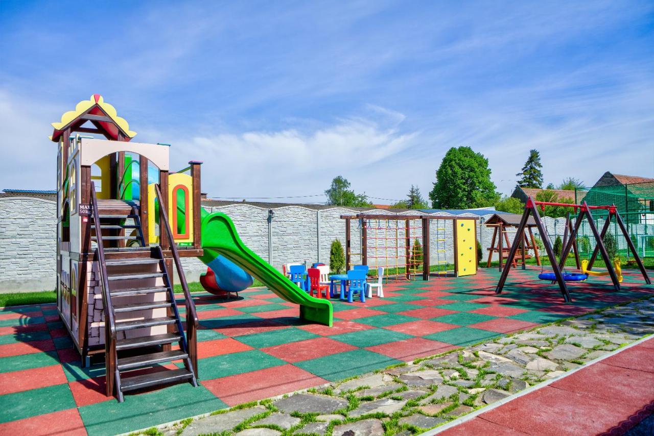 Conacul Ambient Cristian (Brasov) Exterior foto