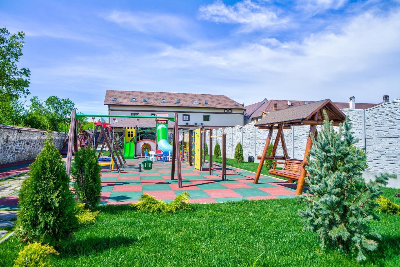 Conacul Ambient Cristian (Brasov) Exterior foto