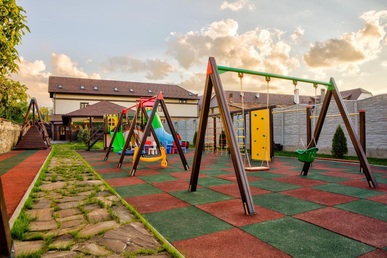 Conacul Ambient Cristian (Brasov) Exterior foto